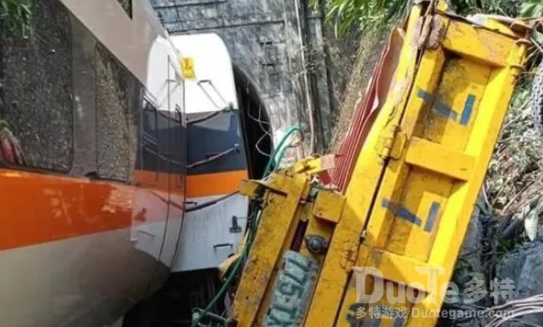 台湾一列车发生出轨事故