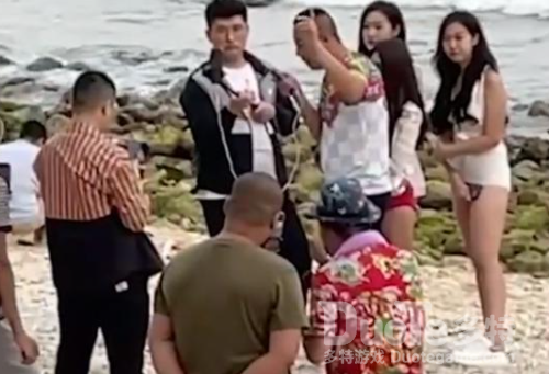 三亚海滩网红扎堆直播
