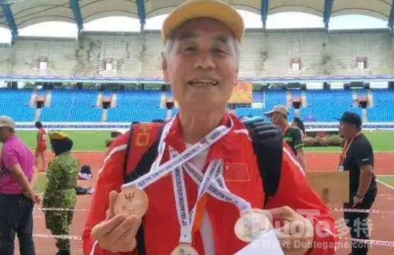 80岁大爷打破五千米亚洲纪录