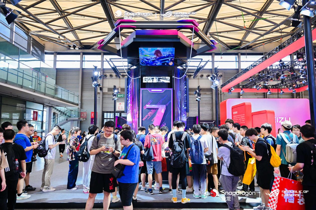 堪称CJ2023顶流！ ROG7系列展区成数码爱好者&ldquo;圣地&rdquo;