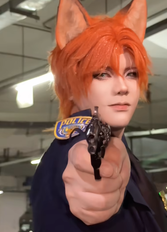 这不是cos圈，这是画皮圈！给刀哥也吃上颜值饭了属于是。